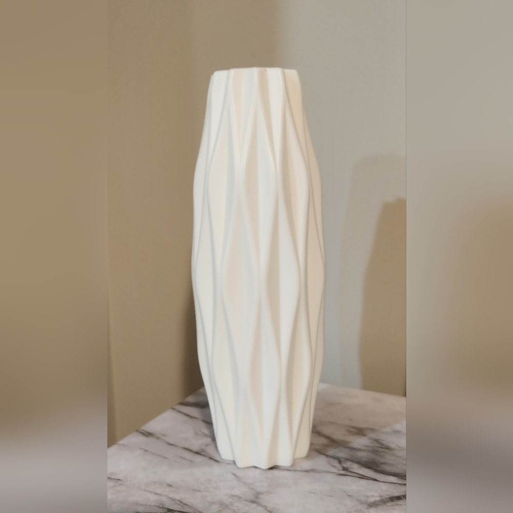Geometric Plastic Vase - Picture 4 of 6